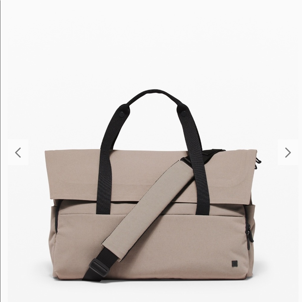 Lululemon men early embark ruffle bag. **NWT